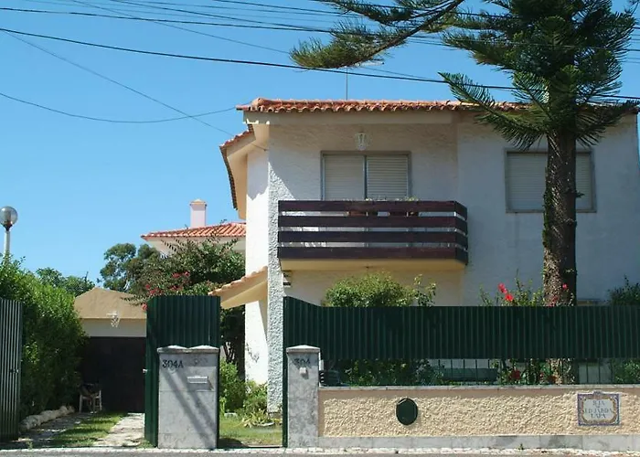 Villa Traditional In S Pedro , Estoril Alapraia